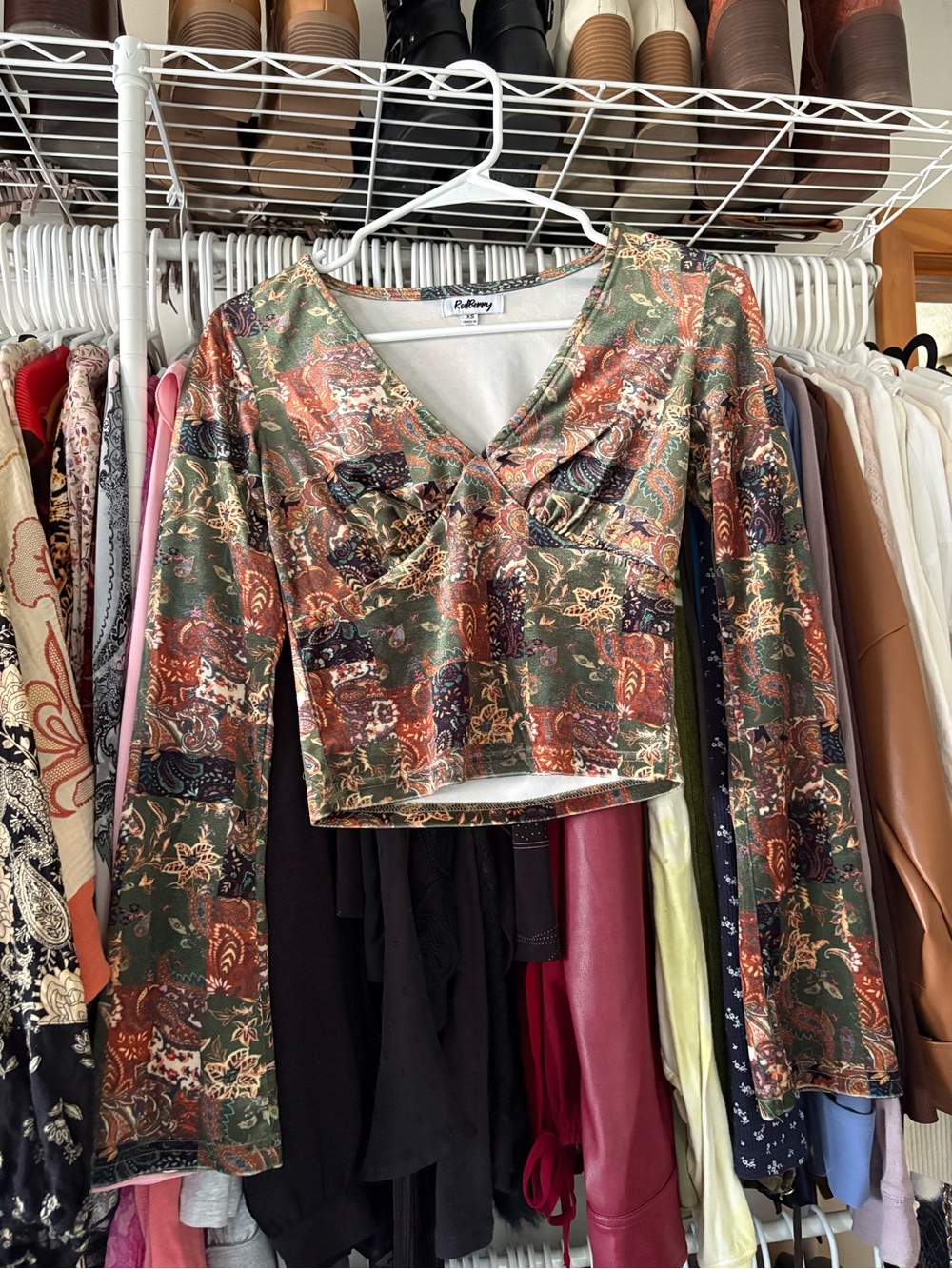 Patchwork V-Neck Long Sleeve Cropped Top in Olive Multi - Unknown Brand
